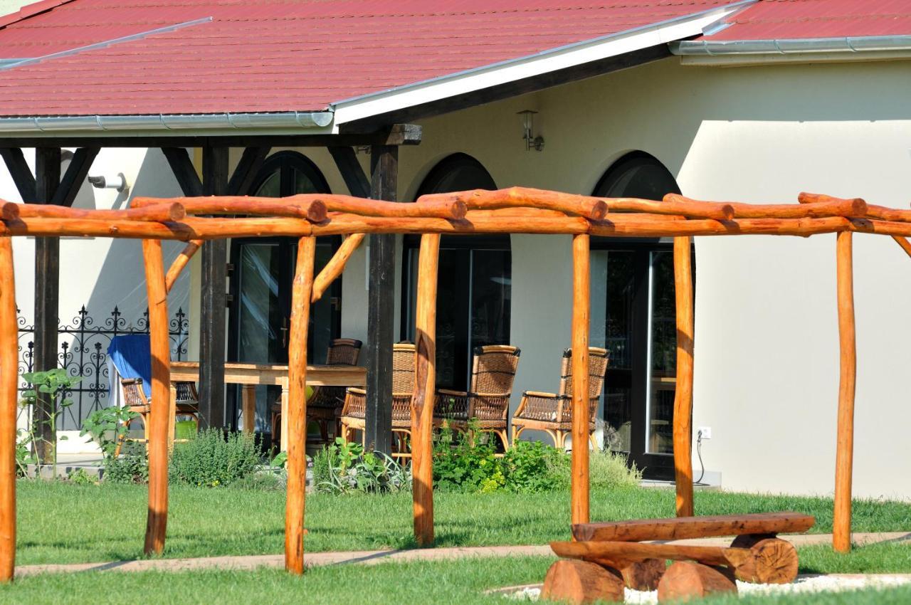 Tisza Topic Poroszló Buitenkant foto
